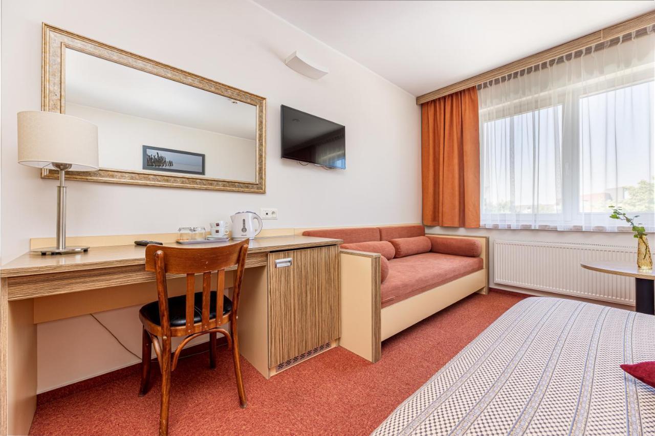 Info Hotel Паланга Екстериор снимка