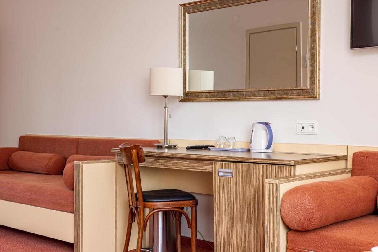 Info Hotel Паланга Екстериор снимка