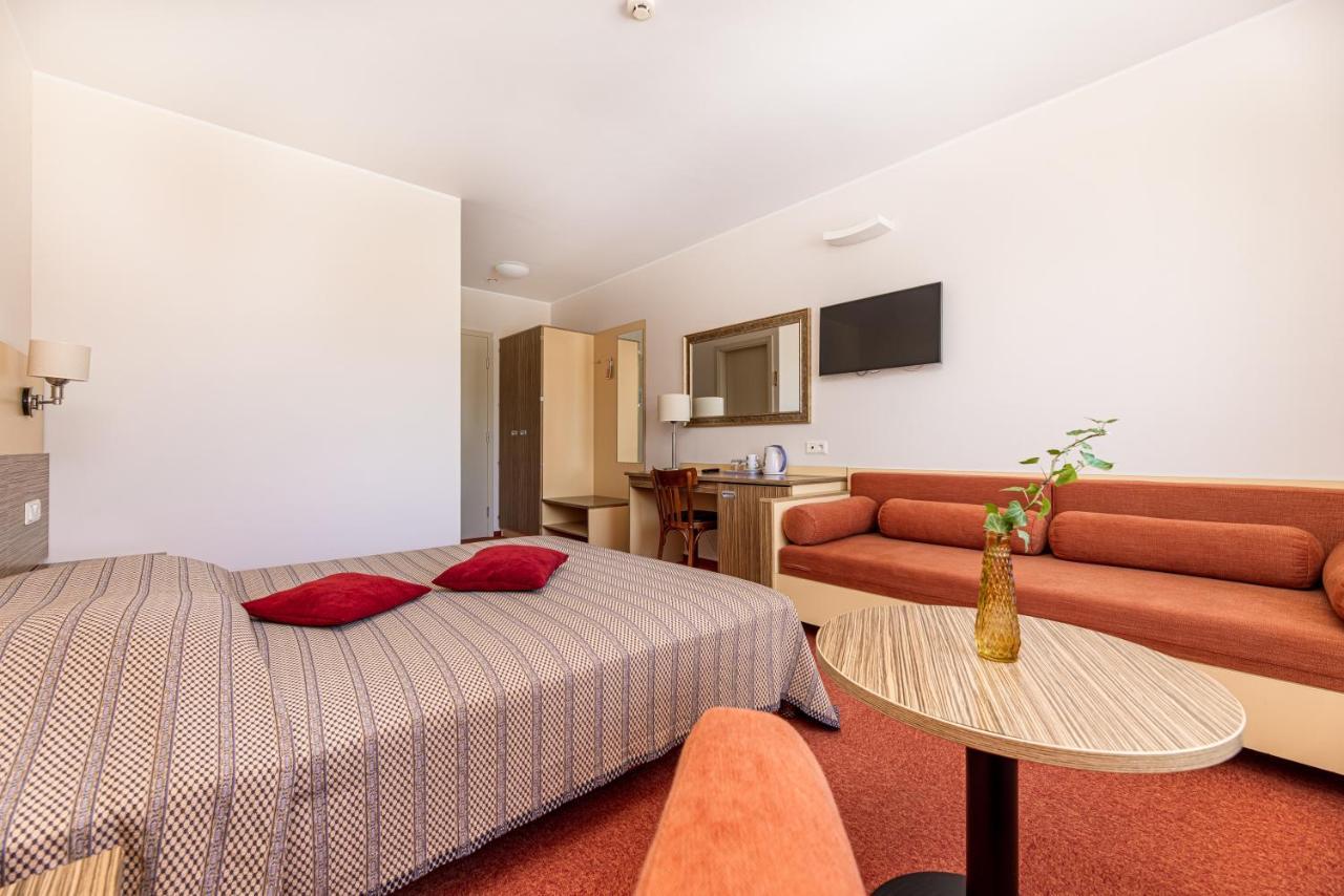 Info Hotel Паланга Екстериор снимка