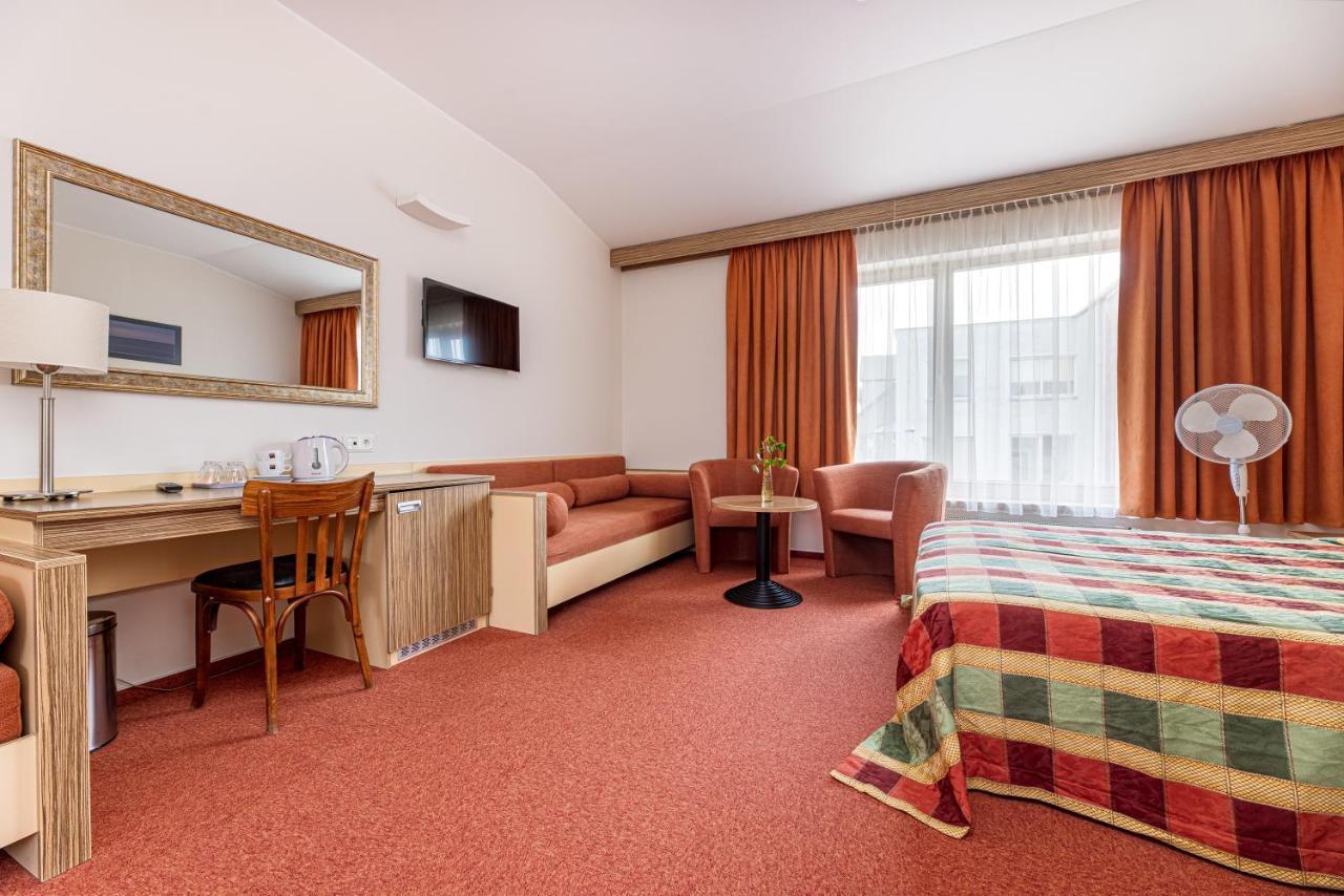Info Hotel Паланга Екстериор снимка