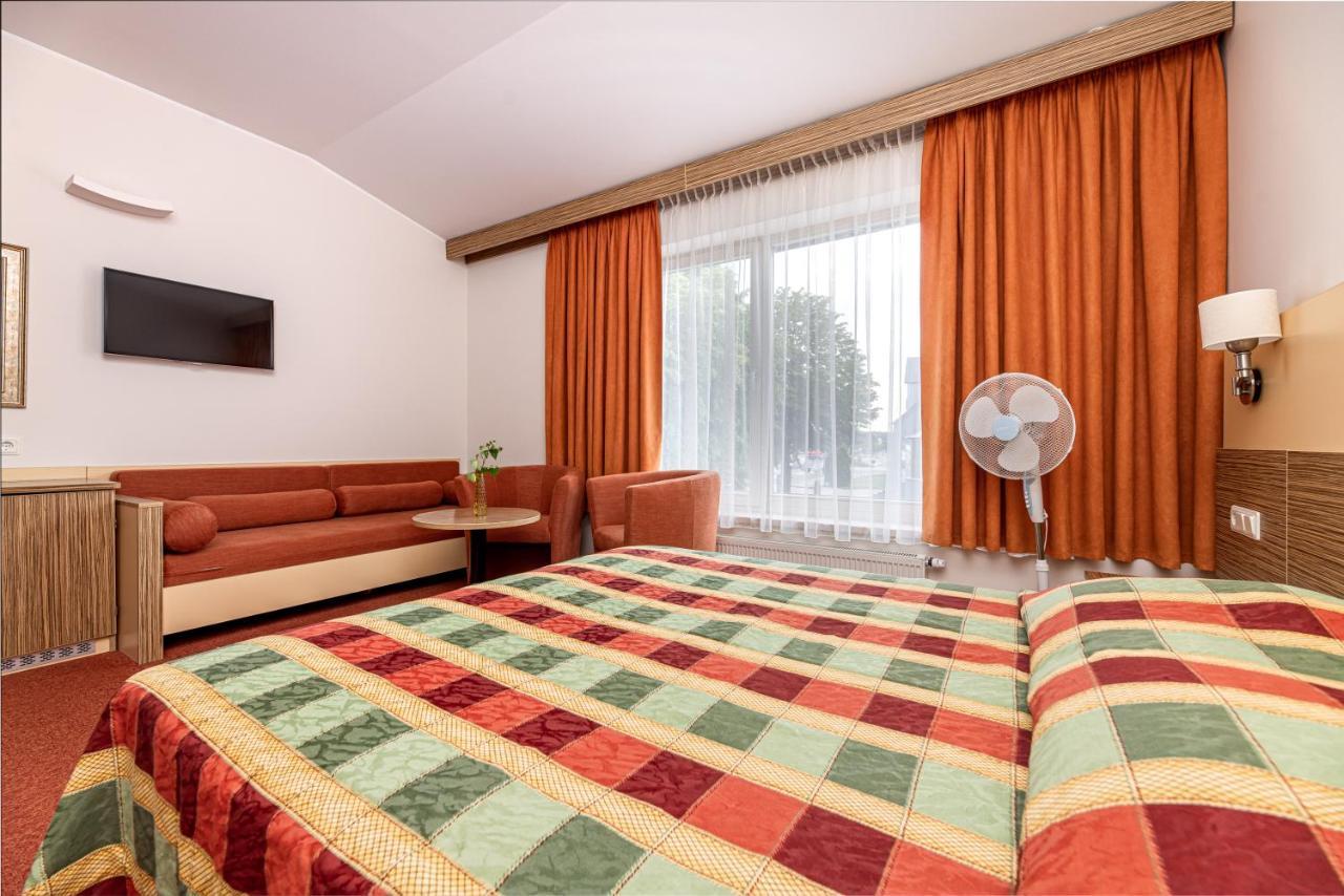 Info Hotel Паланга Екстериор снимка
