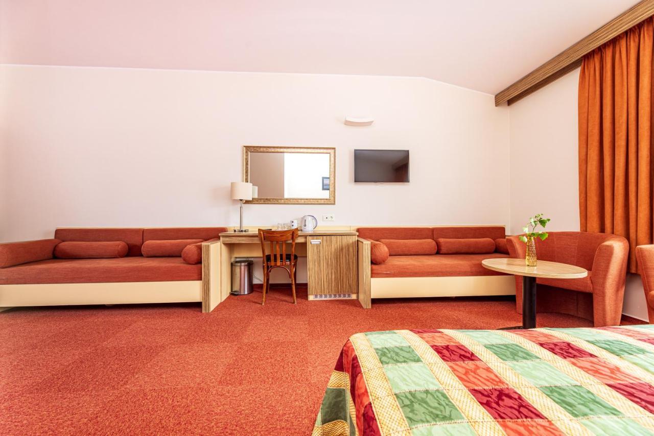 Info Hotel Паланга Екстериор снимка