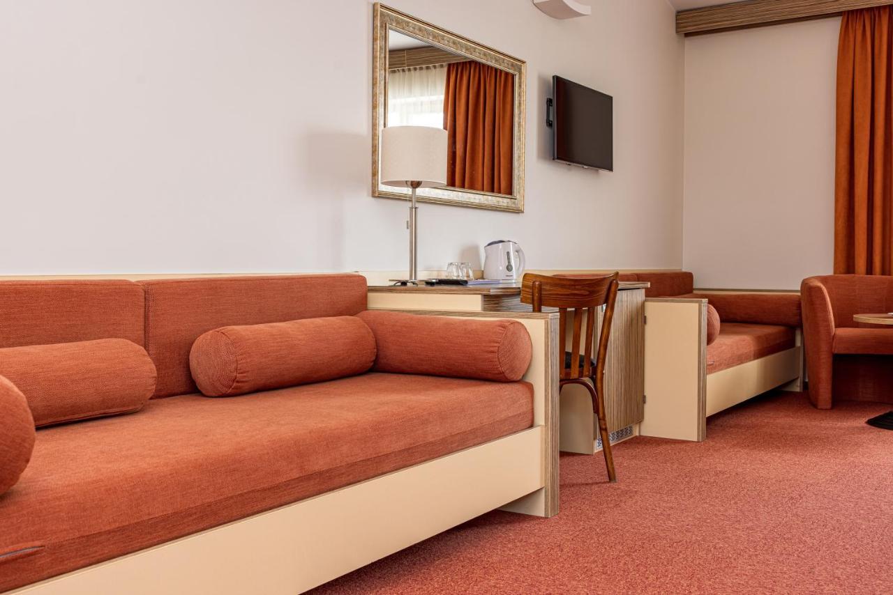 Info Hotel Паланга Екстериор снимка