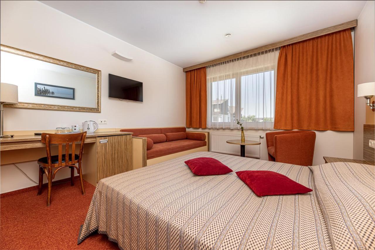 Info Hotel Паланга Екстериор снимка