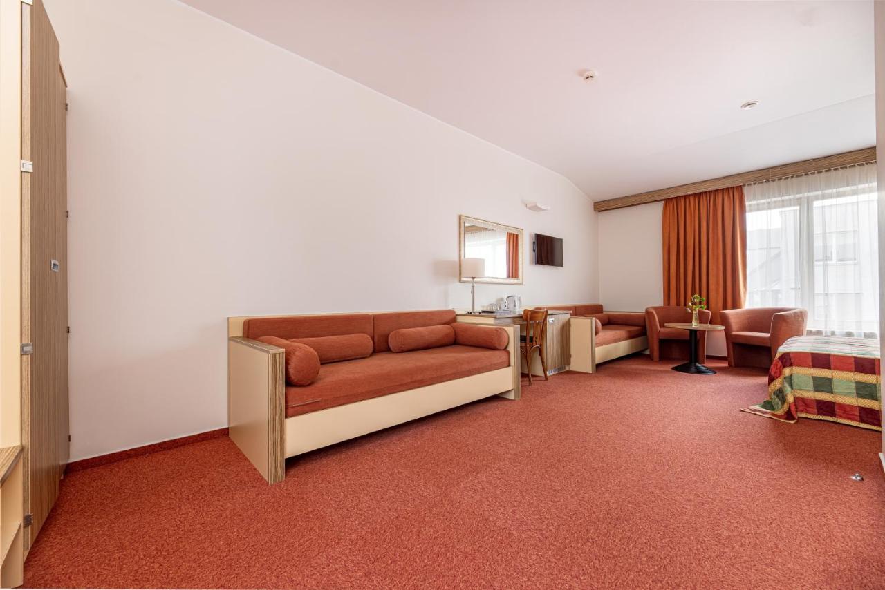 Info Hotel Паланга Екстериор снимка